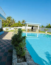 Load image into Gallery viewer, Villa Catalina – Una joya frente al mar en Islote, Arecibo