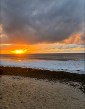 Load image into Gallery viewer, Villa Catalina – Una joya frente al mar en Islote, Arecibo