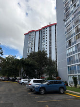 Load image into Gallery viewer, Opcionado Condominio Torres de Andalucía en San Juan