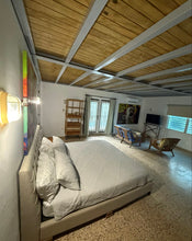 Load image into Gallery viewer, Villa Catalina – Una joya frente al mar en Islote, Arecibo