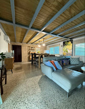 Load image into Gallery viewer, Villa Catalina – Una joya frente al mar en Islote, Arecibo