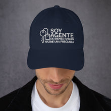 Load image into Gallery viewer, GORRA SOY AGENTE DE BIENES RAICES HAZME UNA PREGUNTA LETRA BLANCA