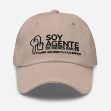 Load image into Gallery viewer, GORRA SOY AGENTE DE BIENES RAICES Y CLARO QUE VENDO TU CASA RAPIDO