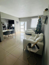 Load image into Gallery viewer, Lomas Verdes, Bayamón