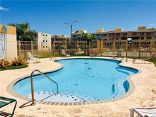 Load image into Gallery viewer, Opcionado Hermoso Apartamento Chalets de San Fernando, Carolina