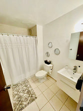Load image into Gallery viewer, Opcionado Hermoso Apartamento Chalets de San Fernando, Carolina