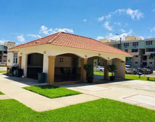 Load image into Gallery viewer, Opcionado Hermoso Apartamento Chalets de San Fernando, Carolina