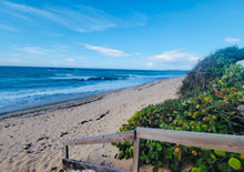 Load image into Gallery viewer, Villa Catalina – Una joya frente al mar en Islote, Arecibo
