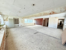 Load image into Gallery viewer, Condominio Piccioni, Condado
