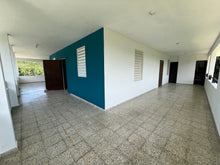 Load image into Gallery viewer, Opcionada Propiedad Comercial Uso Mixto en Barrio Guavate en Cayey
