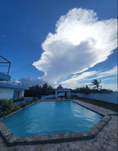 Load image into Gallery viewer, Villa Catalina – Una joya frente al mar en Islote, Arecibo
