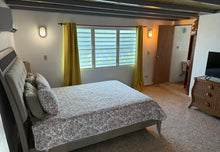 Load image into Gallery viewer, Villa Catalina – Una joya frente al mar en Islote, Arecibo
