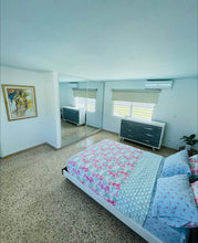 Load image into Gallery viewer, Villa Catalina – Una joya frente al mar en Islote, Arecibo
