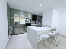 Load image into Gallery viewer, TOTALMENTE REMODELADO Y AMUEBLADO – ALQUILER EN PARKSIDE, GUAYNABO

