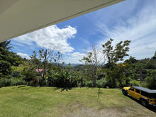 Load image into Gallery viewer, Opcionada Propiedad Comercial Uso Mixto en Barrio Guavate en Cayey
