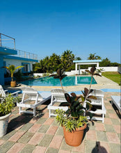 Load image into Gallery viewer, Villa Catalina – Una joya frente al mar en Islote, Arecibo
