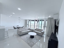 Load image into Gallery viewer, TOTALMENTE REMODELADO Y AMUEBLADO – ALQUILER EN PARKSIDE, GUAYNABO
