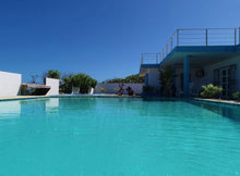 Load image into Gallery viewer, Villa Catalina – Una joya frente al mar en Islote, Arecibo
