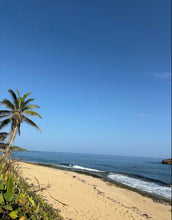 Load image into Gallery viewer, Villa Catalina – Una joya frente al mar en Islote, Arecibo
