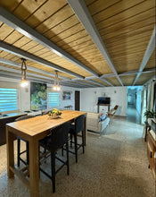 Load image into Gallery viewer, Villa Catalina – Una joya frente al mar en Islote, Arecibo
