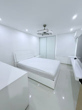 Load image into Gallery viewer, TOTALMENTE REMODELADO Y AMUEBLADO – ALQUILER EN PARKSIDE, GUAYNABO
