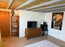 Load image into Gallery viewer, Villa Catalina – Una joya frente al mar en Islote, Arecibo
