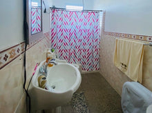 Load image into Gallery viewer, VENDIDA
 Hermosa y Amplia propiedad en Vega Baja Lakes, Vega Baja
